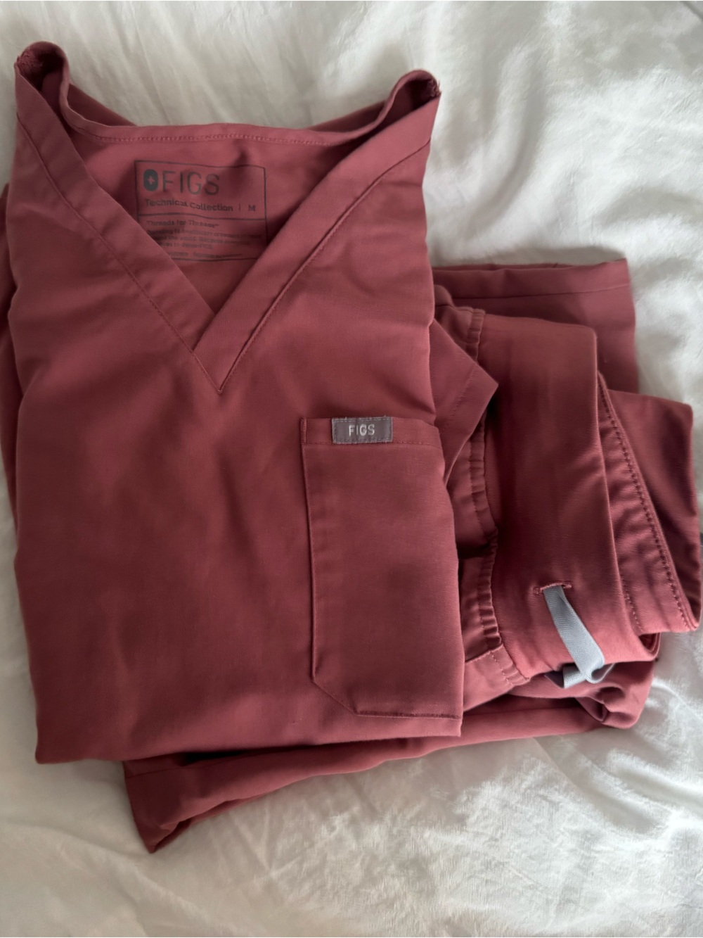 EUC Figs scrub set in Mauve